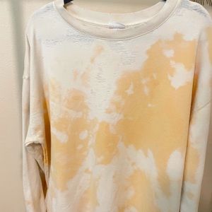 DISTRESSED TIE DYE CREW